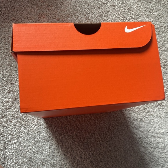 Empty orange Nike shoebox - women’s QUEST 5 size 10 - Picture 8 of 17